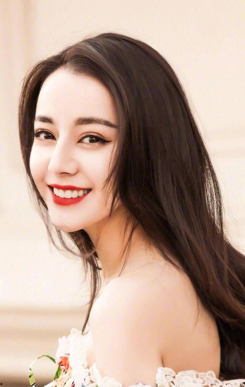 国产神似迪丽热巴视频,神似迪丽热巴引热议